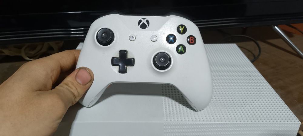 Продам или обменяю Xbox one S