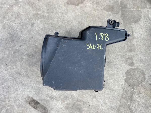 Carcasa filtru de aer 1.8 VOLVO S40 V50 2007+ 7M51-9600-AF
