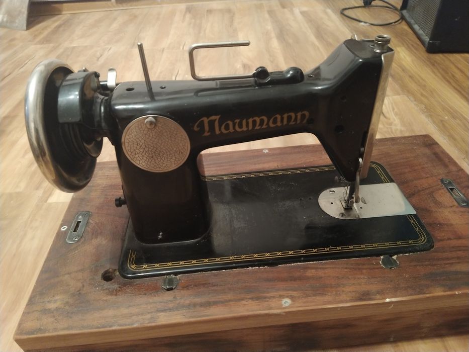 Стара шевна машина Naumann