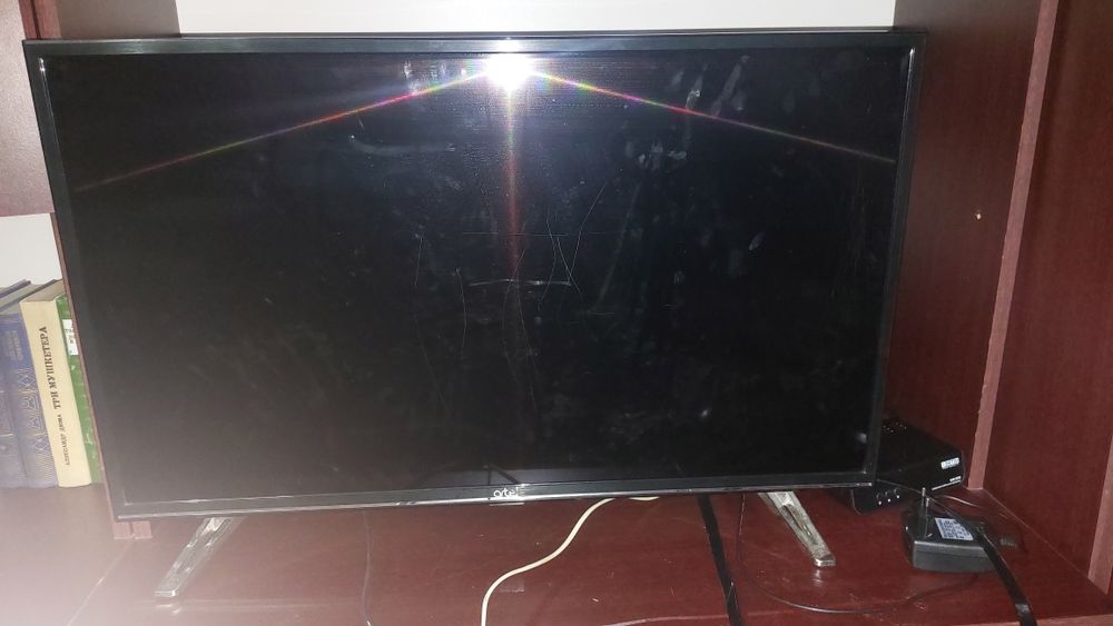 Телевизор  марки  artel  32"