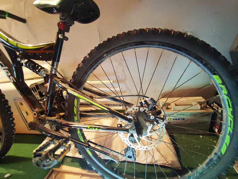 Vând bicicleta mountain bike, full suspension, pliabila