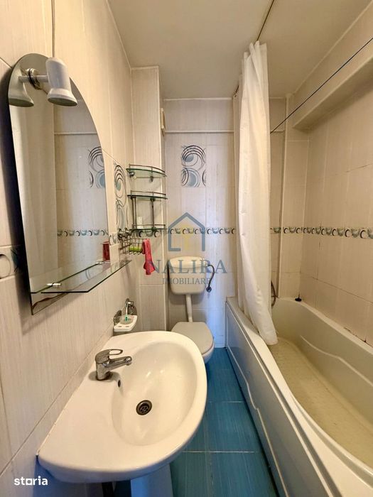 Apartament 3 camere de vânzare