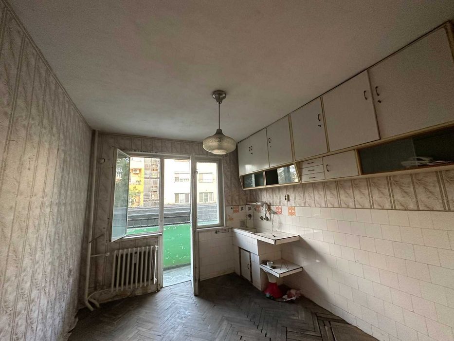 Продава се Двустаен апартамент в Разград, Център - 68 кв.м за 1650 €/кв.м - Снимка #5