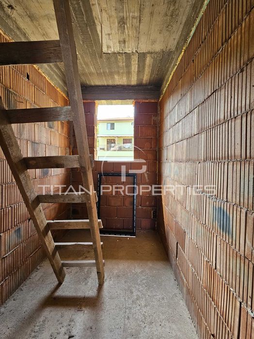 Двуетажна къща в Марково