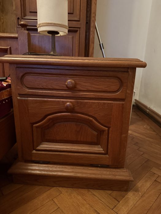 Mobila dormitor lemn masiv, ca nou ( comoda cadou)