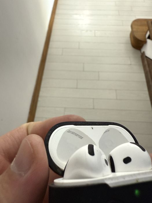 Продам Air pods 4