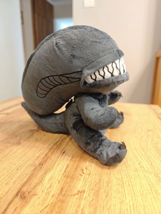 Vând jucărie pluș Xenomorph
