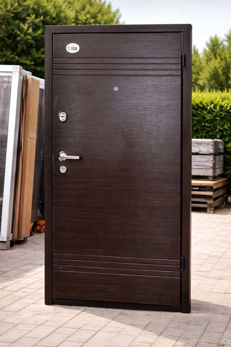 Входная металлическая дверь Б/У