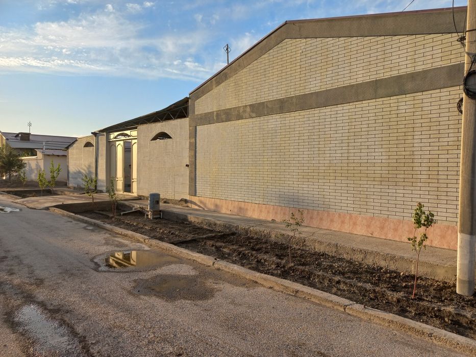 Когон бекларда барча кулайликларга эга 2 сотикли катеж сотилади.