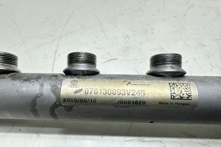 Rampa injectoare 076130093v245 Volkswagen VW Crafter prima generatie