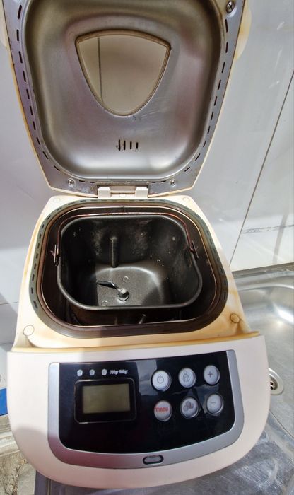 Vând Masina de paine Moulinex defectă