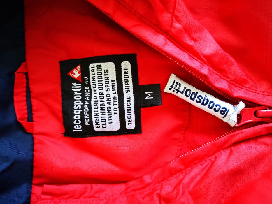 Продавам чисто нов анцуг lecoqsportif