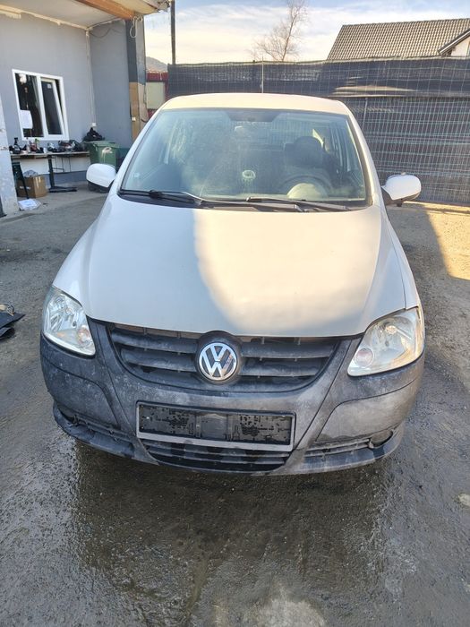 Piese motor cutie viteze pompa servo direcție  ușa haion bara pompa caseta alternator baie ulei chiuloasă catalizator arcuri fuzeta punte vw fox 1.2