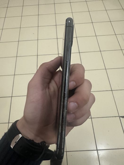 продаю iPhone X.