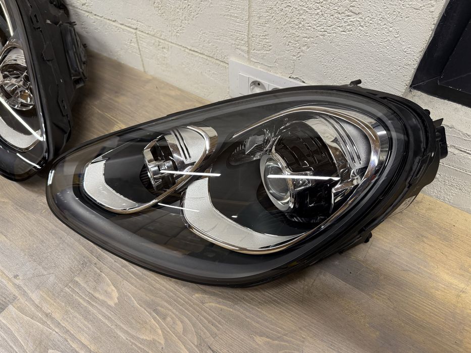 SET Far stanga dreapta Porsche Cayenne Facelift Xenon + LED Originale