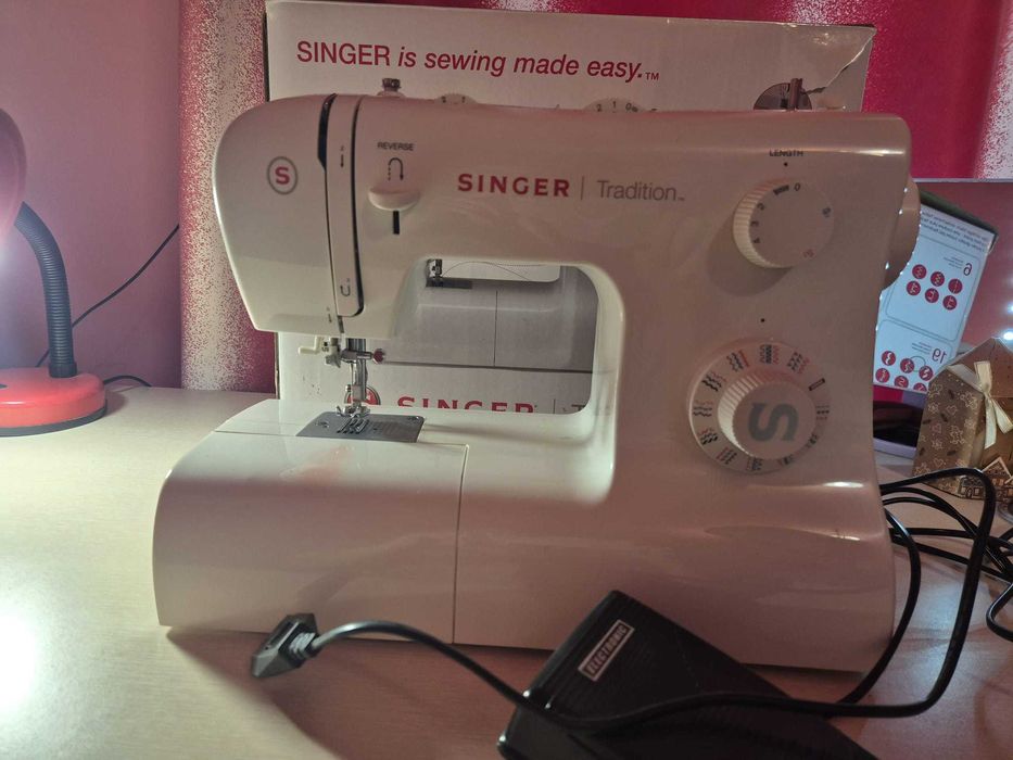 Vând mașina electrica de cusut