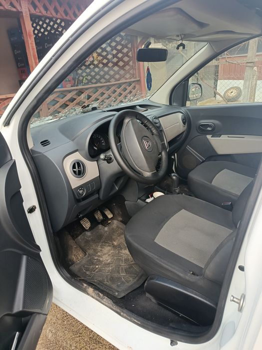 Vând Dacia doker