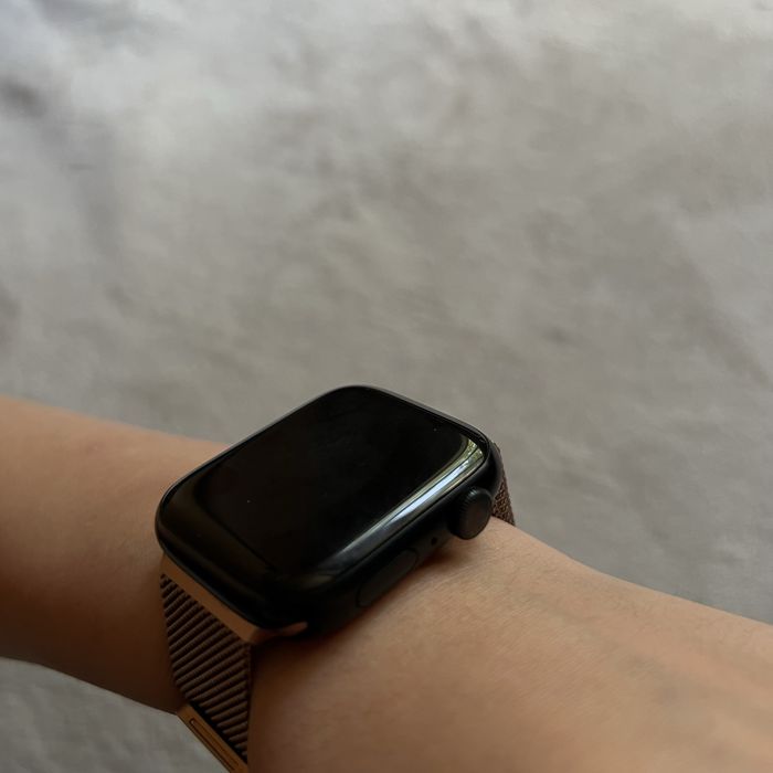 Часы Apple Watch черные с ремешком