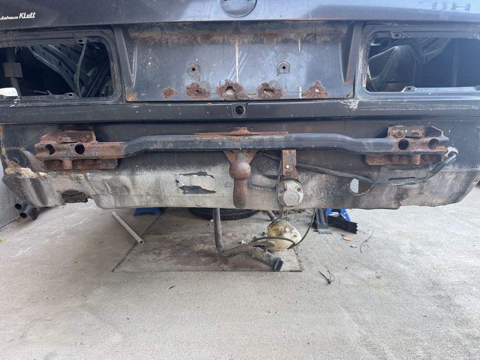 Теглич за BMW E30 с несваляема топка