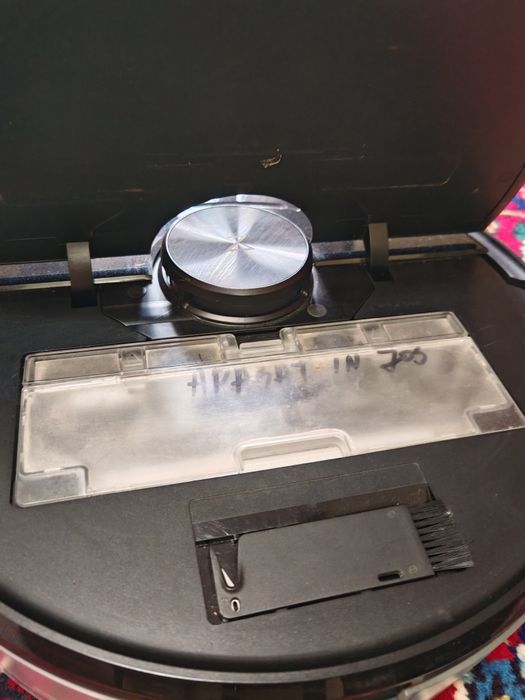 Vînd aspirator Roborock S6 maxV, negru.