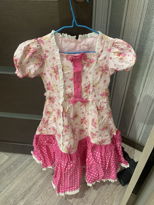 Продам платья для девочек от 7 до 11 лет