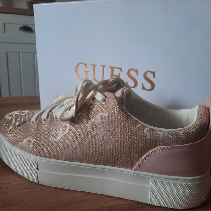 Маратонки...Guess