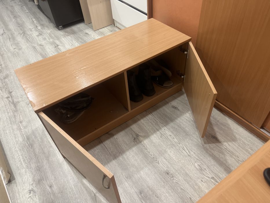 Продам обувницу.