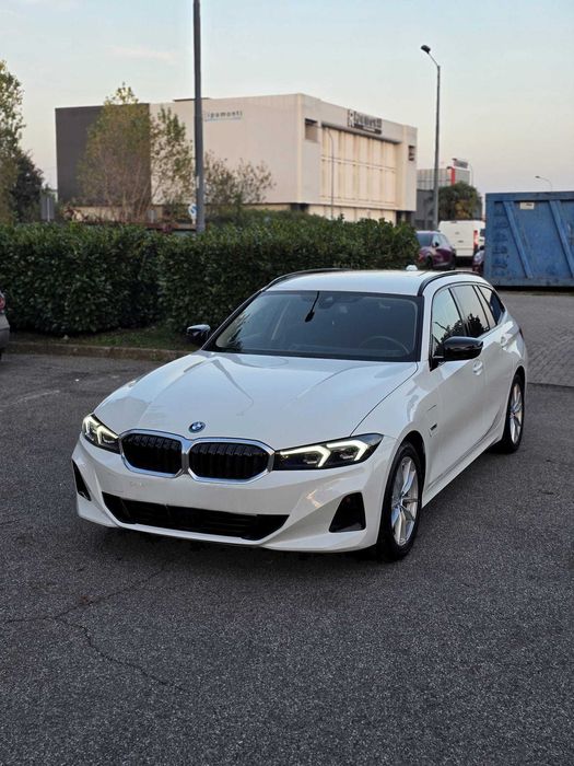 Vand sau schimb cu buldoexcavator BMW 320e plug-in hybrid