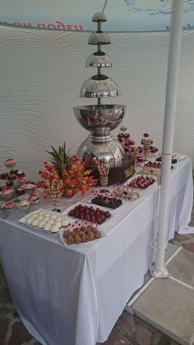 Шоколадов фонтан за празнични и специални събития, 1500 лв.