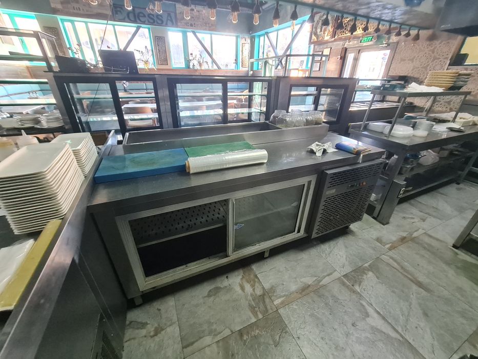 Vitrina RECE Grecia / Masa frigo / PLITA 6Ochi 380V / CUPTOR 20 Tăvi /