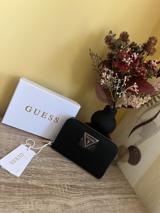 Оригинално портмоне Guess - чисто ново