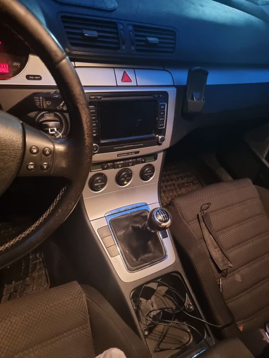 Vând Volkswagen Passat b6
