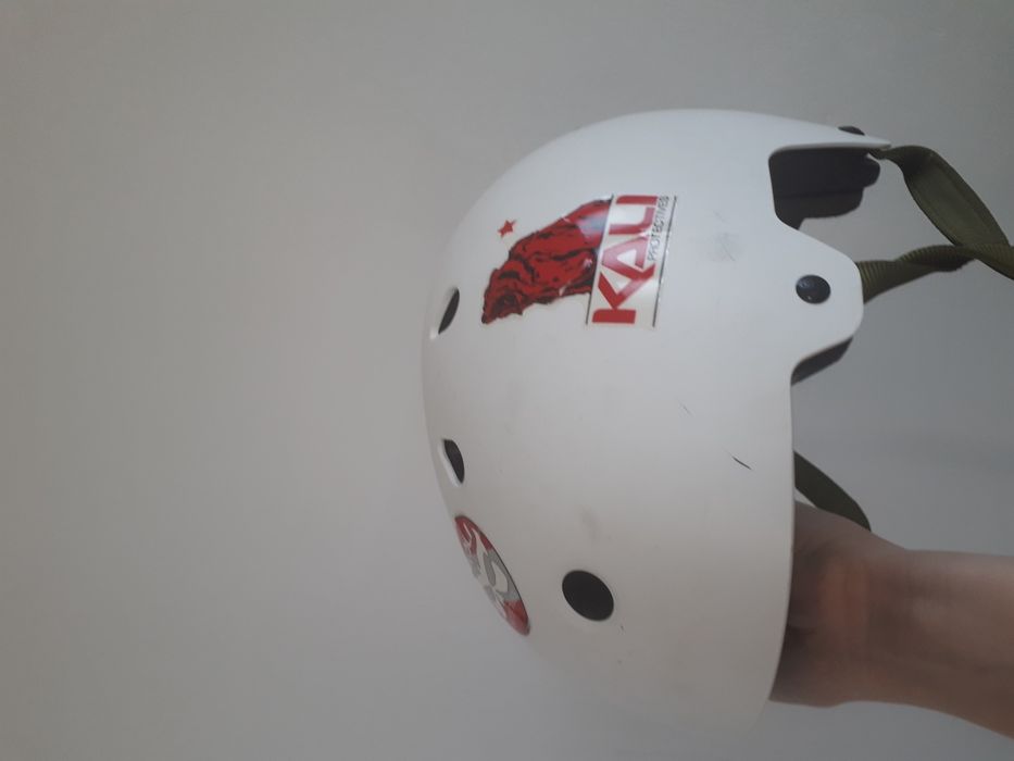 Casca bicicleta alba cu stickere