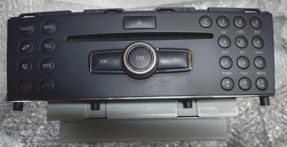Оригинално радио Audio 20 с 6 CD чейнджър за Mercedes W204 (Опция 510)