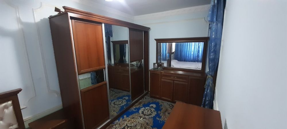 Olmaliq shahar, oydin bozor togrisida, 2-etaj 3-xonali uy remonti yaxs