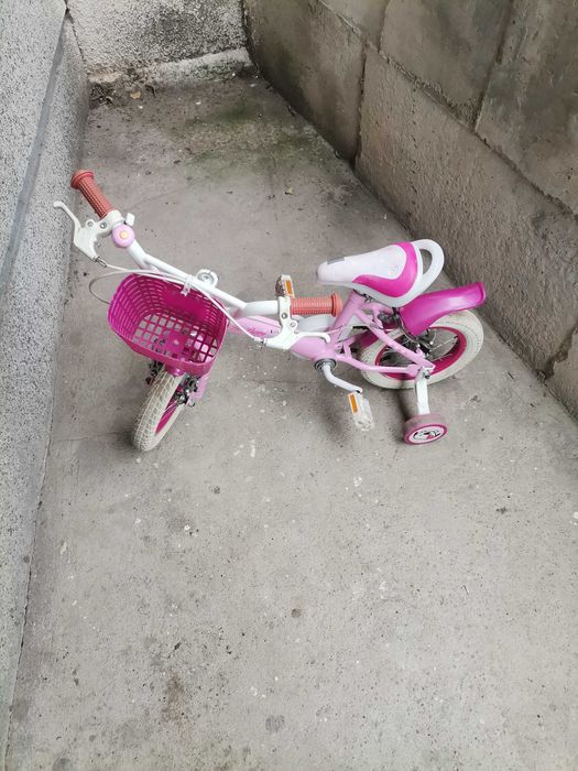 Детски велосипед с помощни колела