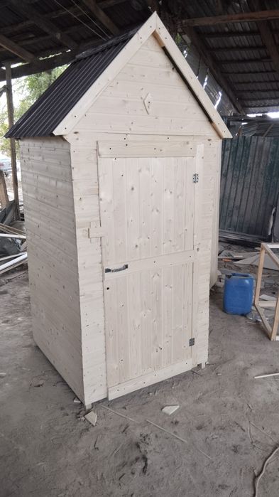 Уличный туалет.Деревянный туалет