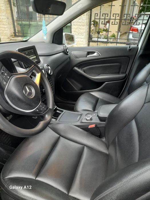 Vând Mercedes  impecabil