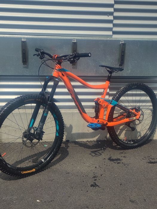 Vând bicicletă full suspension Giant Trance