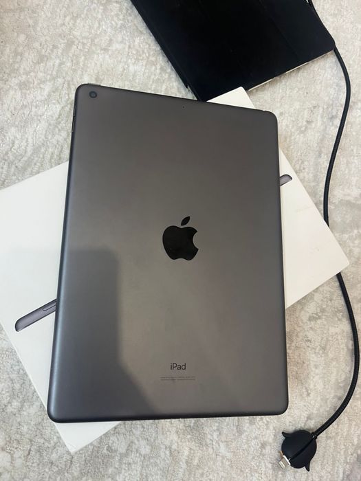 iPad 7 (128GB) Wi-Fi Space Gray + чехол