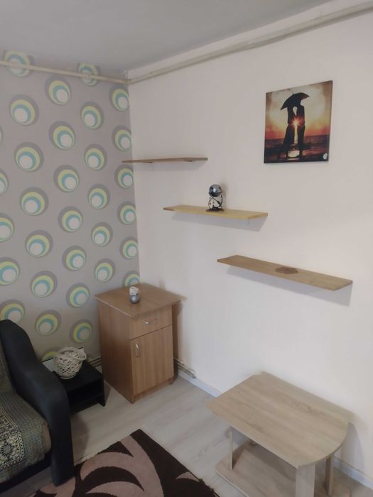 Inchiriez (ofer) garsoniera mobilata, 290 Euultracentral, conf. 1, etaj 6 din 9, utilata complet cu centrala proprie