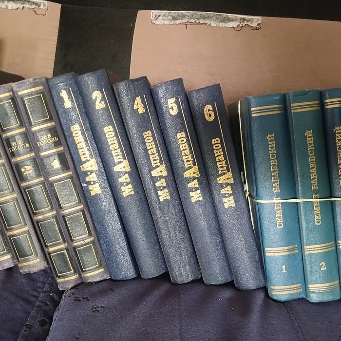 Книги, словари  Художественная литература. Цена разная