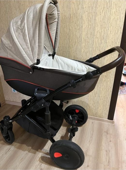 Продам коляску детскую даром