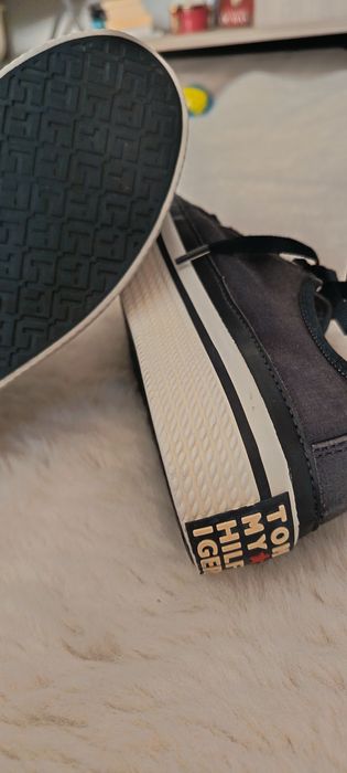 Vand bascheti Tommy Hilfiger, marimea 37.