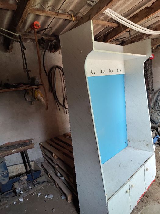 Продается шкаф для прихожей