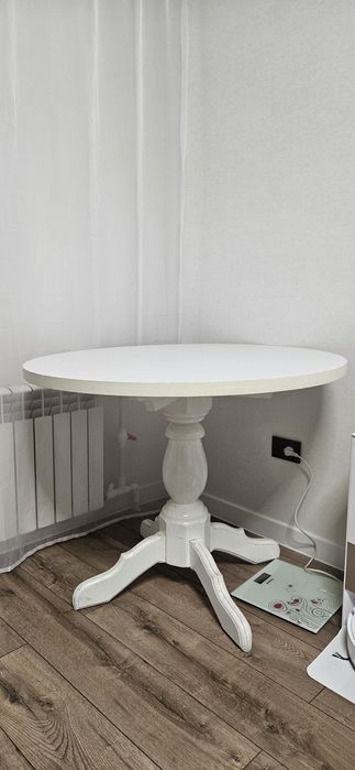 Продам стол обеденный