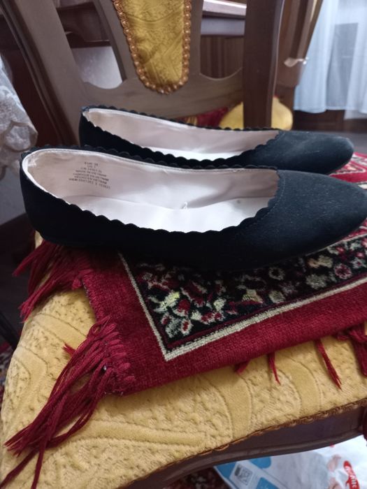 Продам женскую обувь .