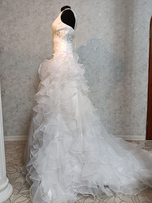 Продам новое свадебное платье.