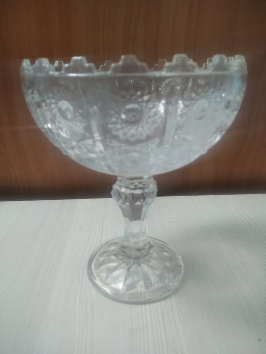 Хрустальная ваза