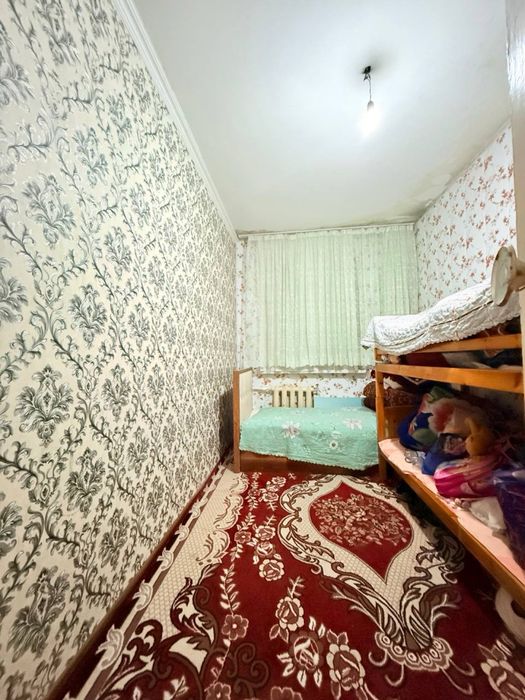 Massiv panelniyda 4 xonalik uy sotiladi